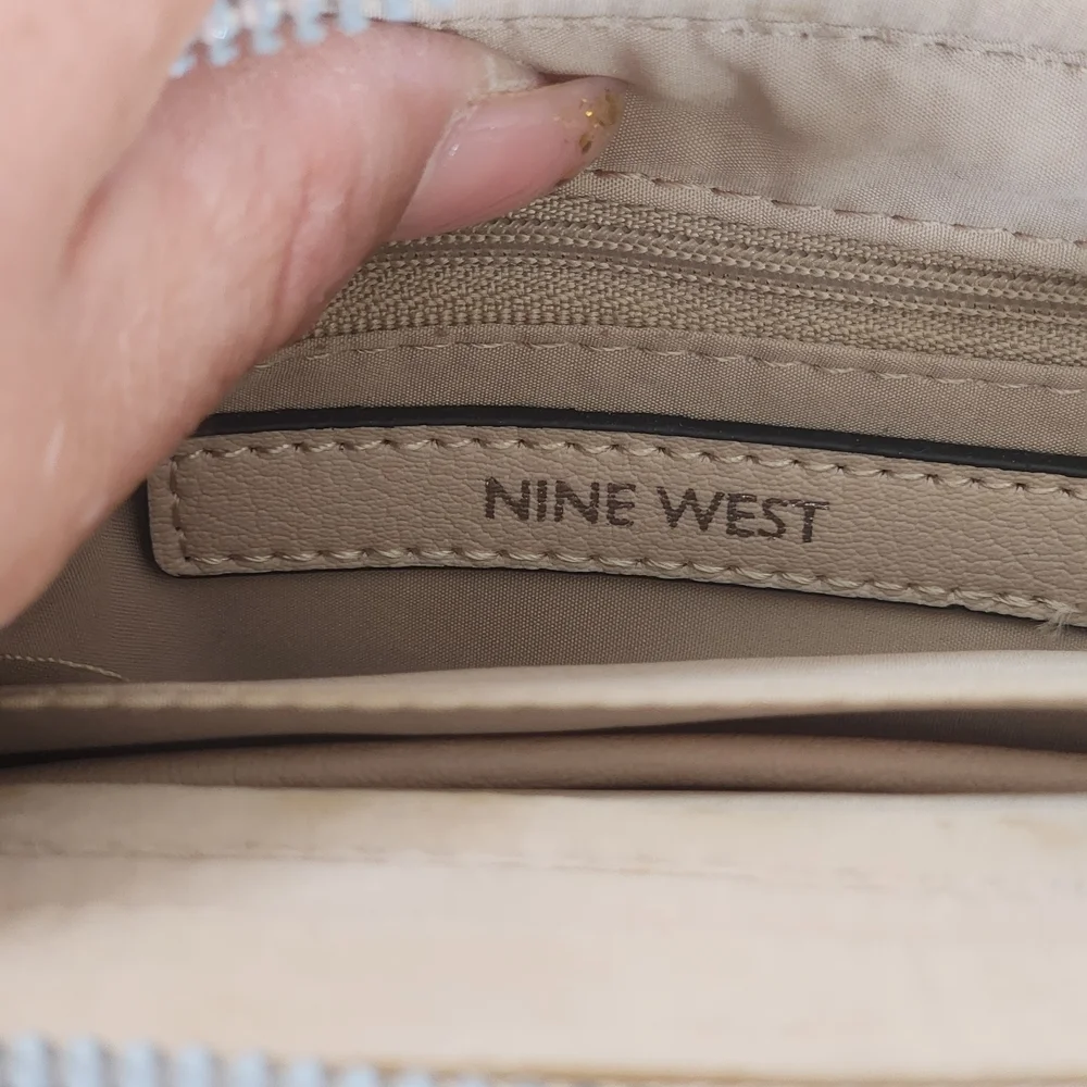 Nine West Beige and Black Handbag - Picture 6 of 8